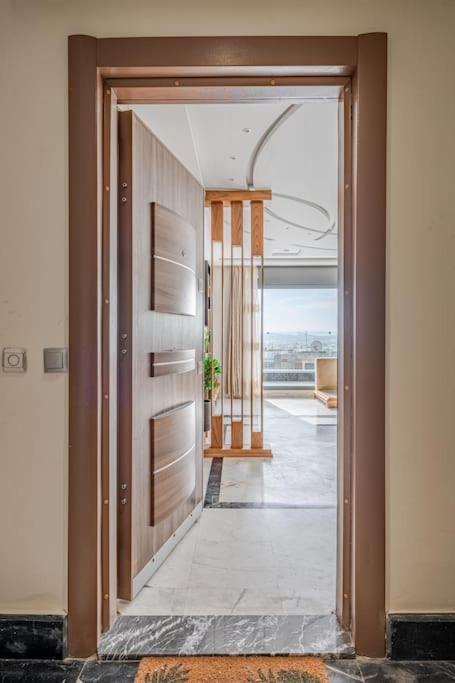 Appartamento Royale Duplexe Pleine Centre Tanger Esterno foto
