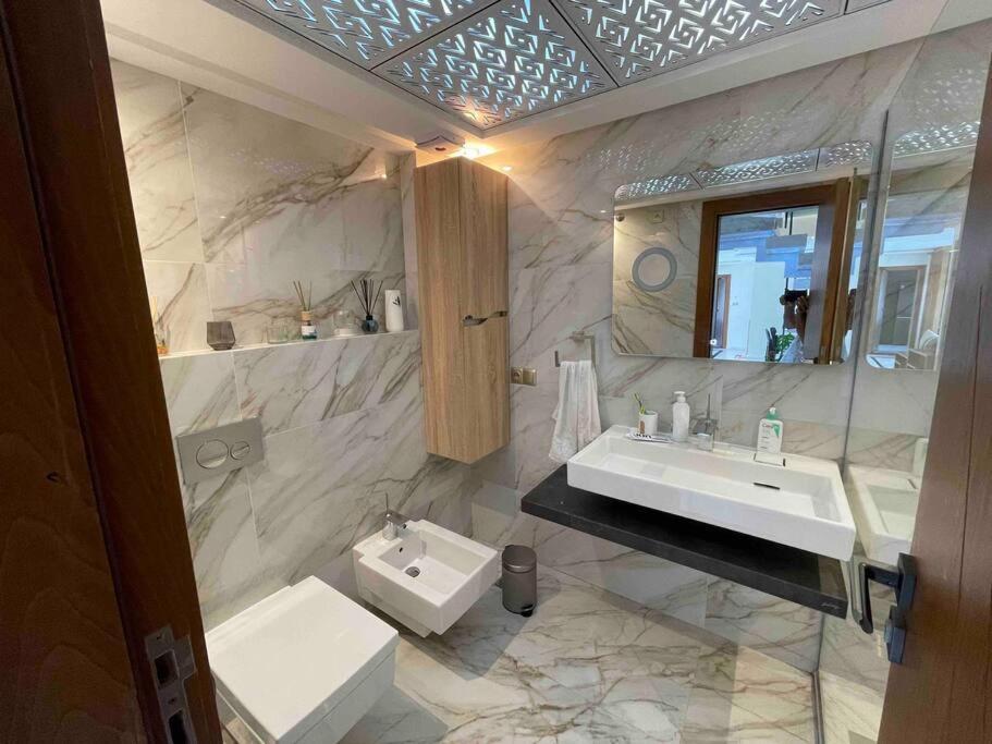 Appartamento Royale Duplexe Pleine Centre Tanger Esterno foto