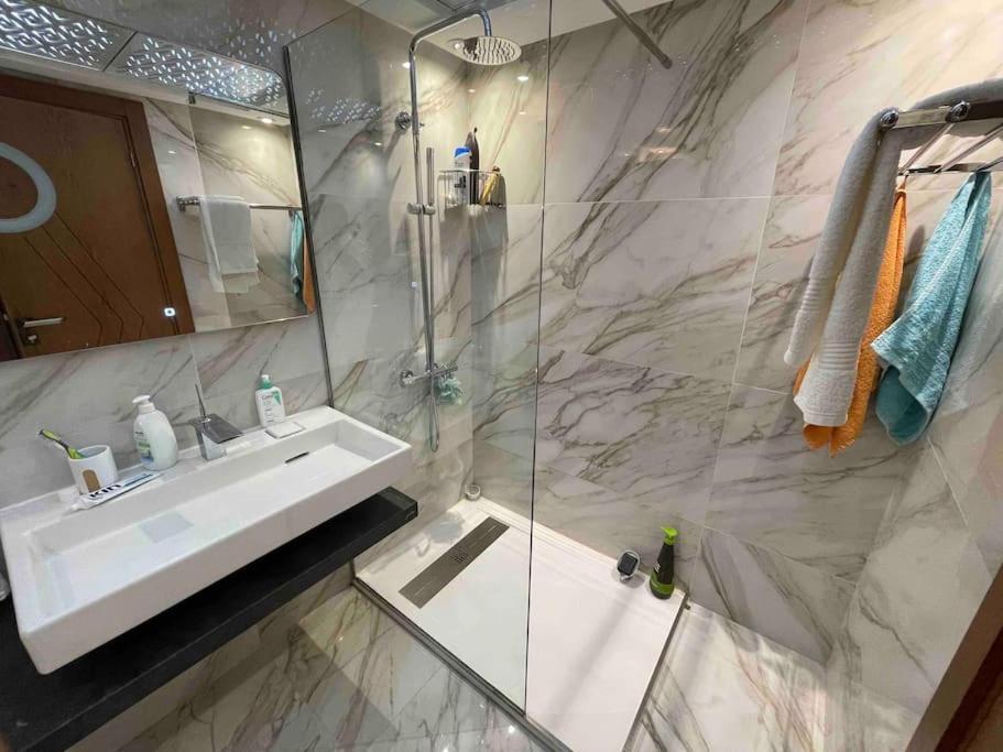 Appartamento Royale Duplexe Pleine Centre Tanger Esterno foto