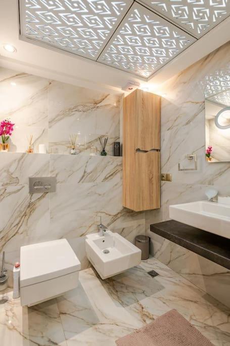 Appartamento Royale Duplexe Pleine Centre Tanger Esterno foto