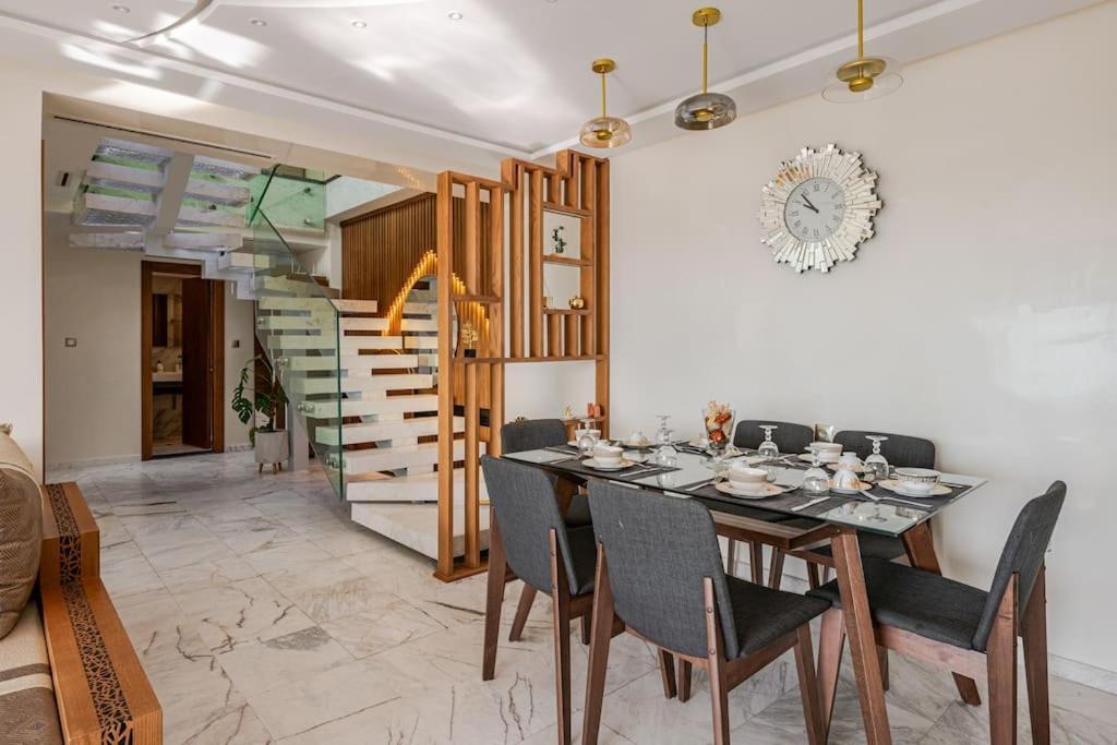 Appartamento Royale Duplexe Pleine Centre Tanger Esterno foto