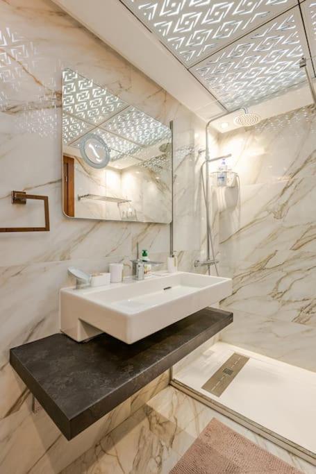 Appartamento Royale Duplexe Pleine Centre Tanger Esterno foto