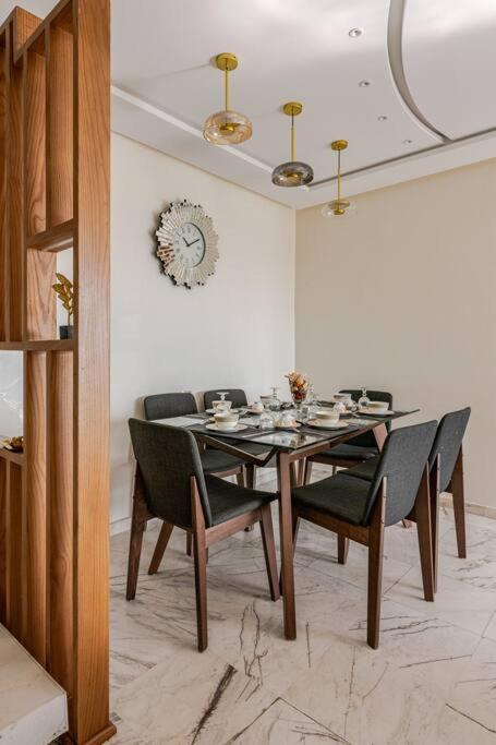 Appartamento Royale Duplexe Pleine Centre Tanger Esterno foto