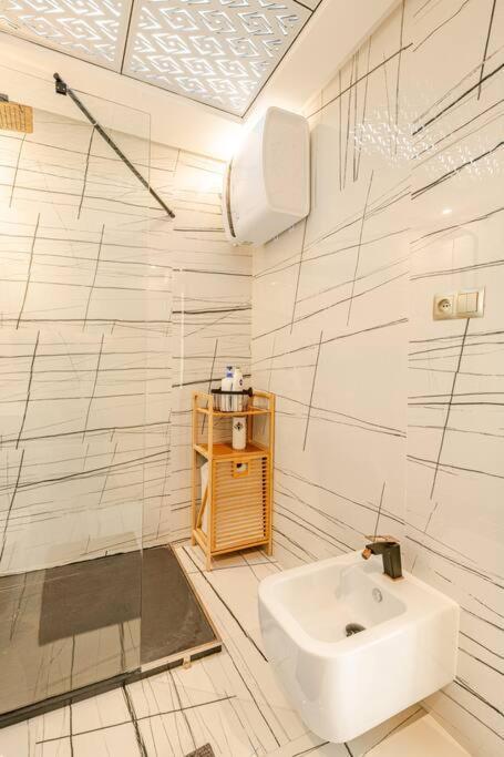 Appartamento Royale Duplexe Pleine Centre Tanger Esterno foto