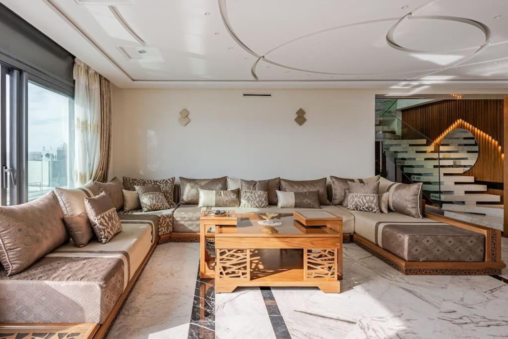 Appartamento Royale Duplexe Pleine Centre Tanger Esterno foto