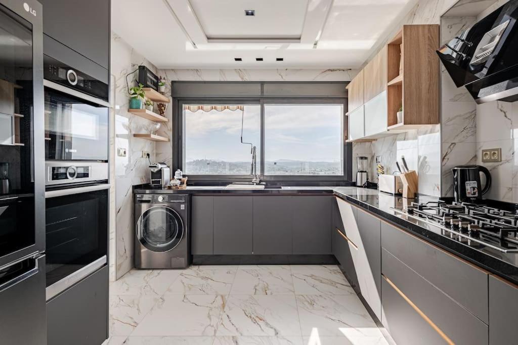 Appartamento Royale Duplexe Pleine Centre Tanger Esterno foto