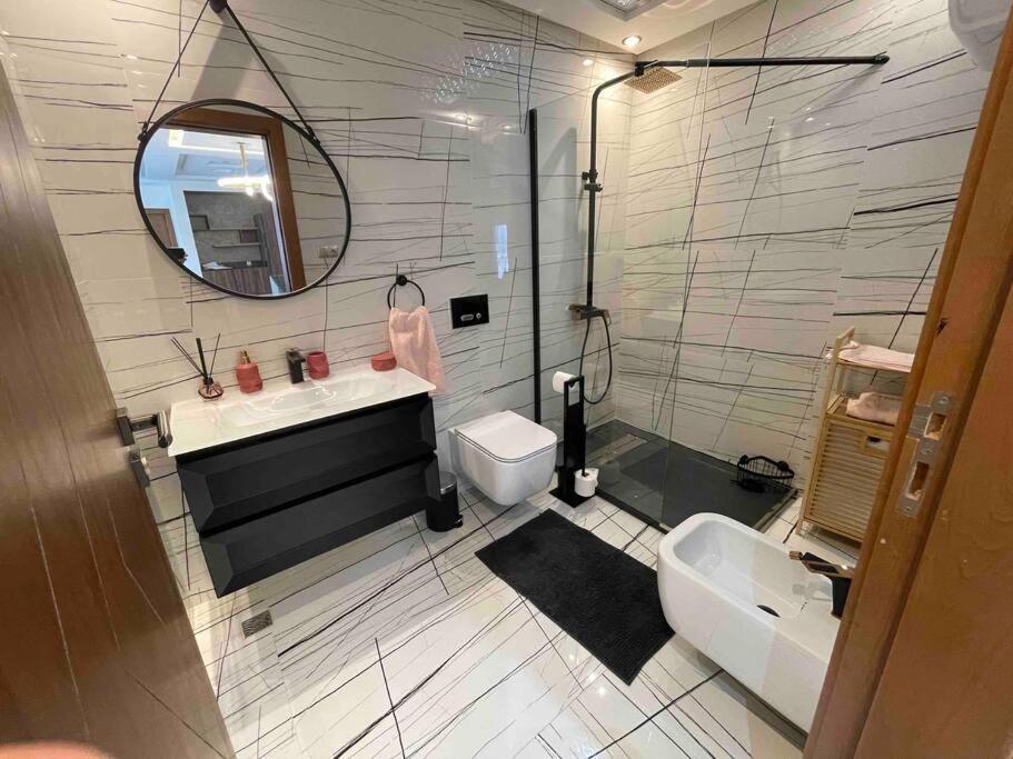 Appartamento Royale Duplexe Pleine Centre Tanger Esterno foto