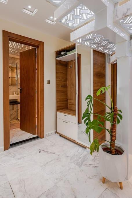 Appartamento Royale Duplexe Pleine Centre Tanger Esterno foto