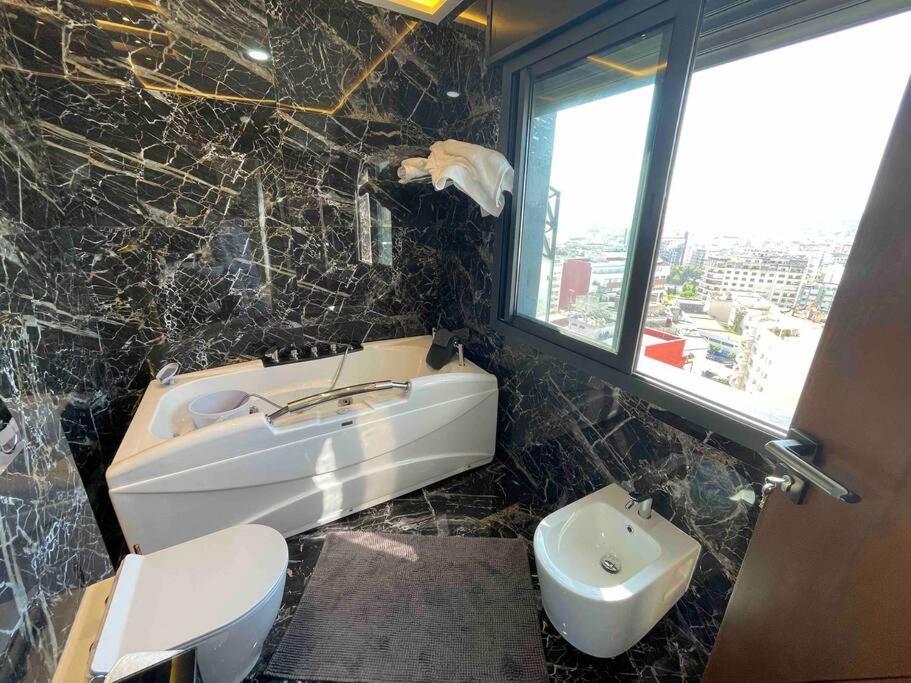 Appartamento Royale Duplexe Pleine Centre Tanger Esterno foto