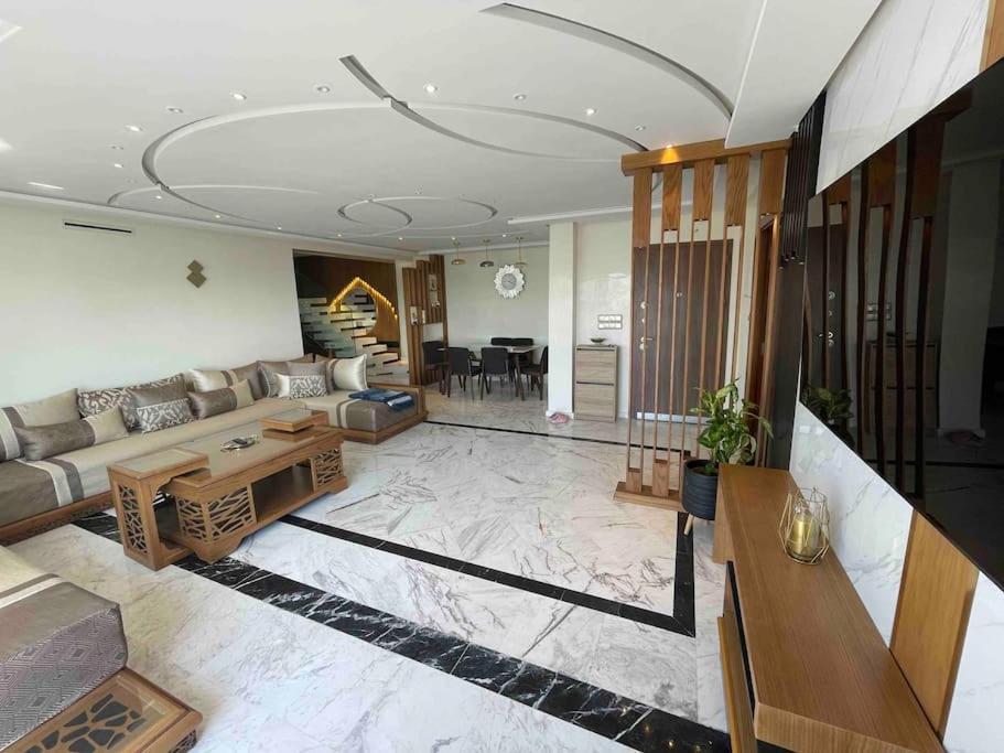 Appartamento Royale Duplexe Pleine Centre Tanger Esterno foto