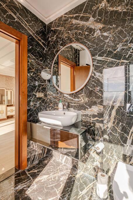 Appartamento Royale Duplexe Pleine Centre Tanger Esterno foto
