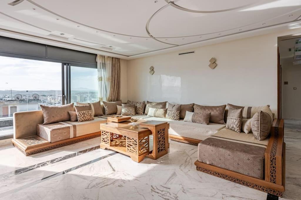 Appartamento Royale Duplexe Pleine Centre Tanger Esterno foto