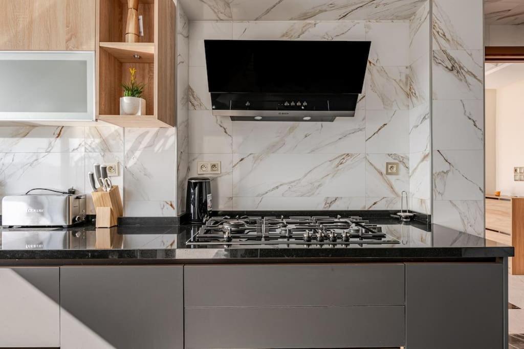 Appartamento Royale Duplexe Pleine Centre Tanger Esterno foto